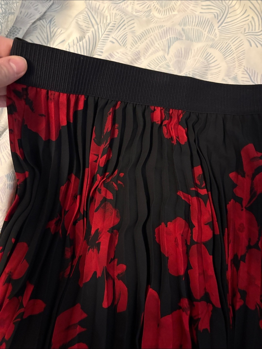 H&M black red floral pleated midi skirt - Picture 3 of 3